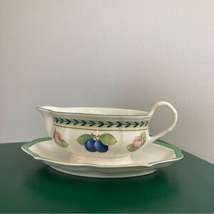 Villeroy & Boch French Garden Fleurence gravy boat attached underplate